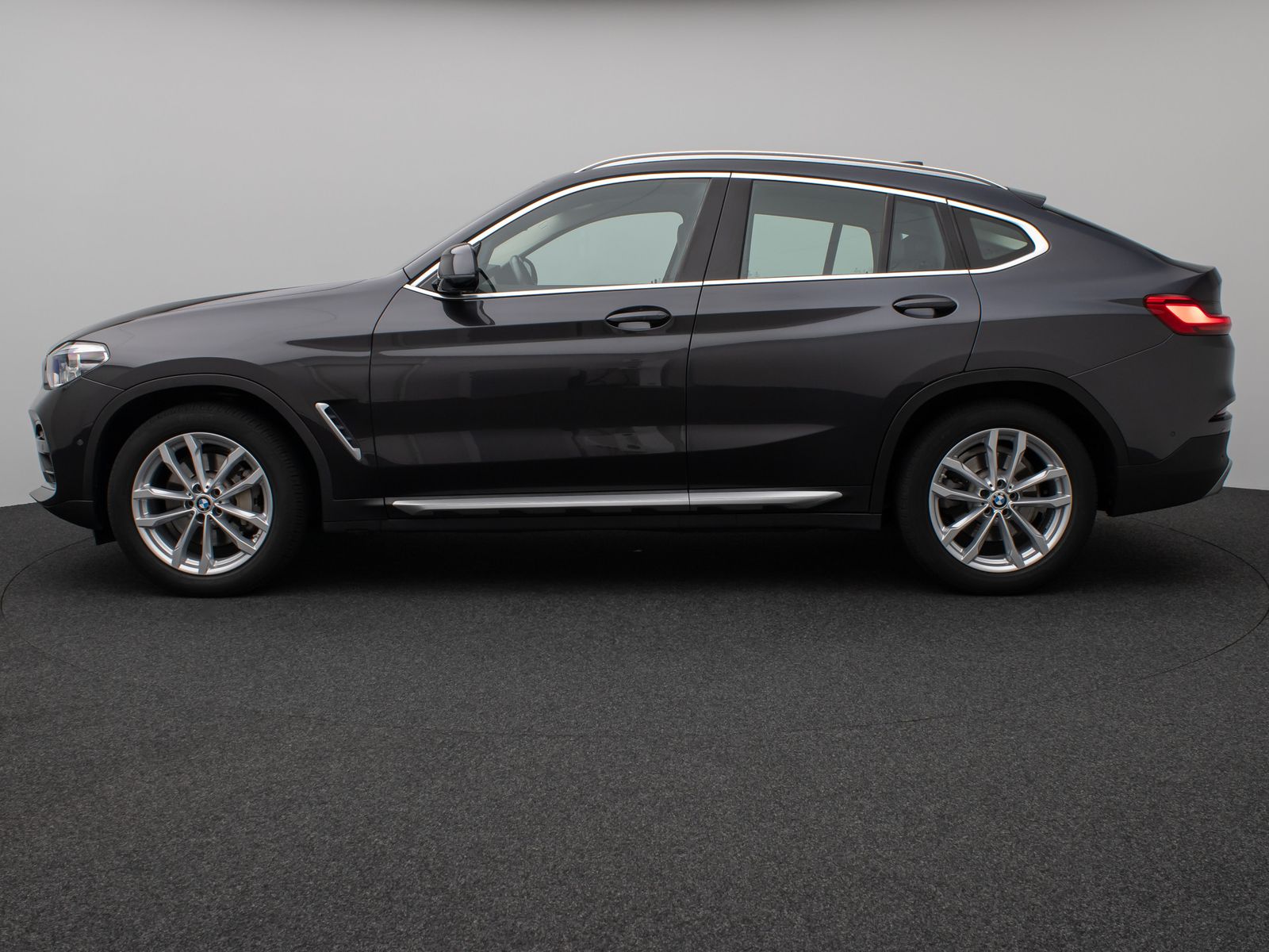 Fahrzeugabbildung BMW X4 xD30i xLine Panorama Kamera HUD HiFi DisplKey