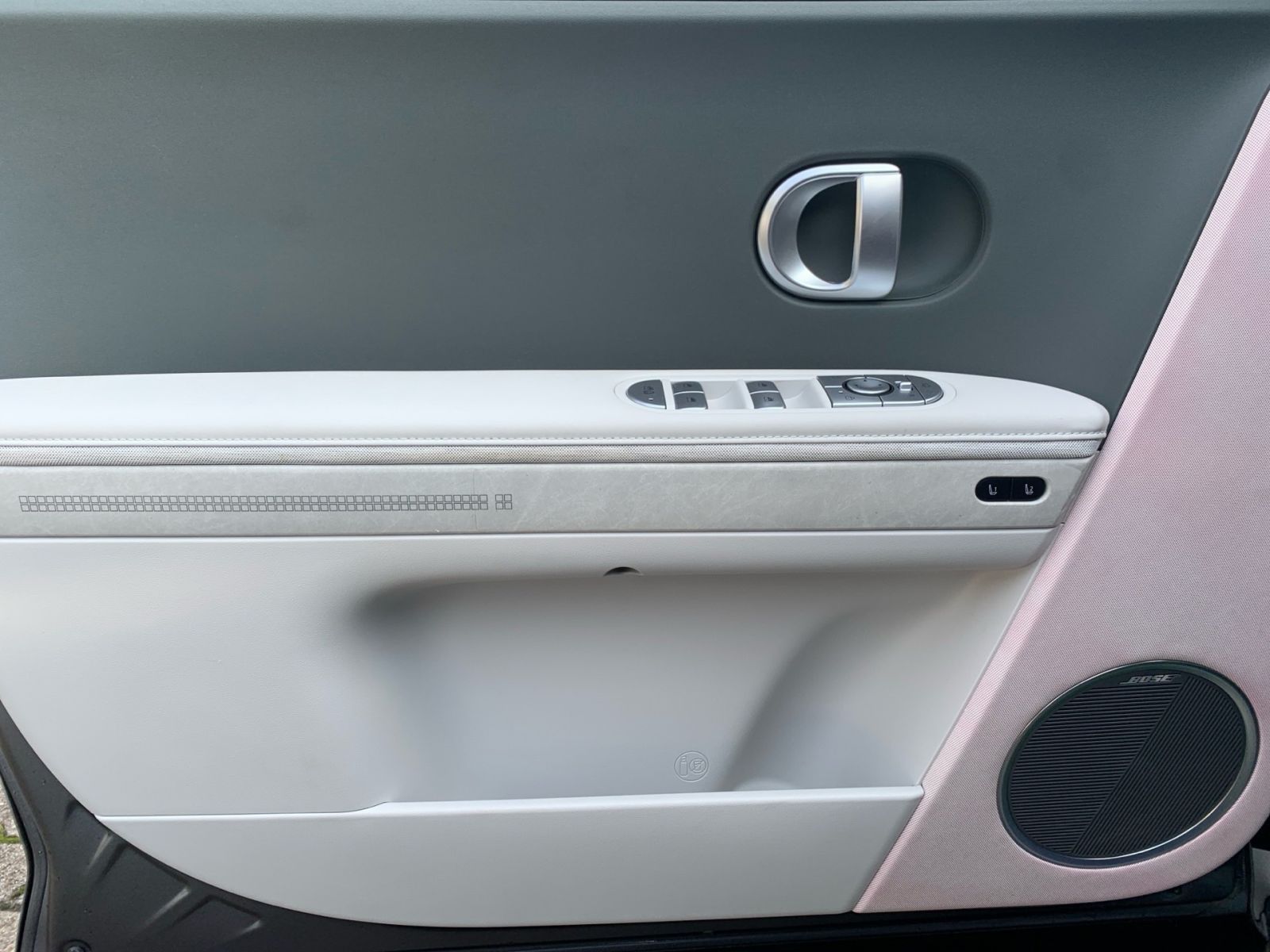 Fahrzeugabbildung Hyundai IONIQ 5 Uniq 72,6 kWh AHK Relax 20 Zoll