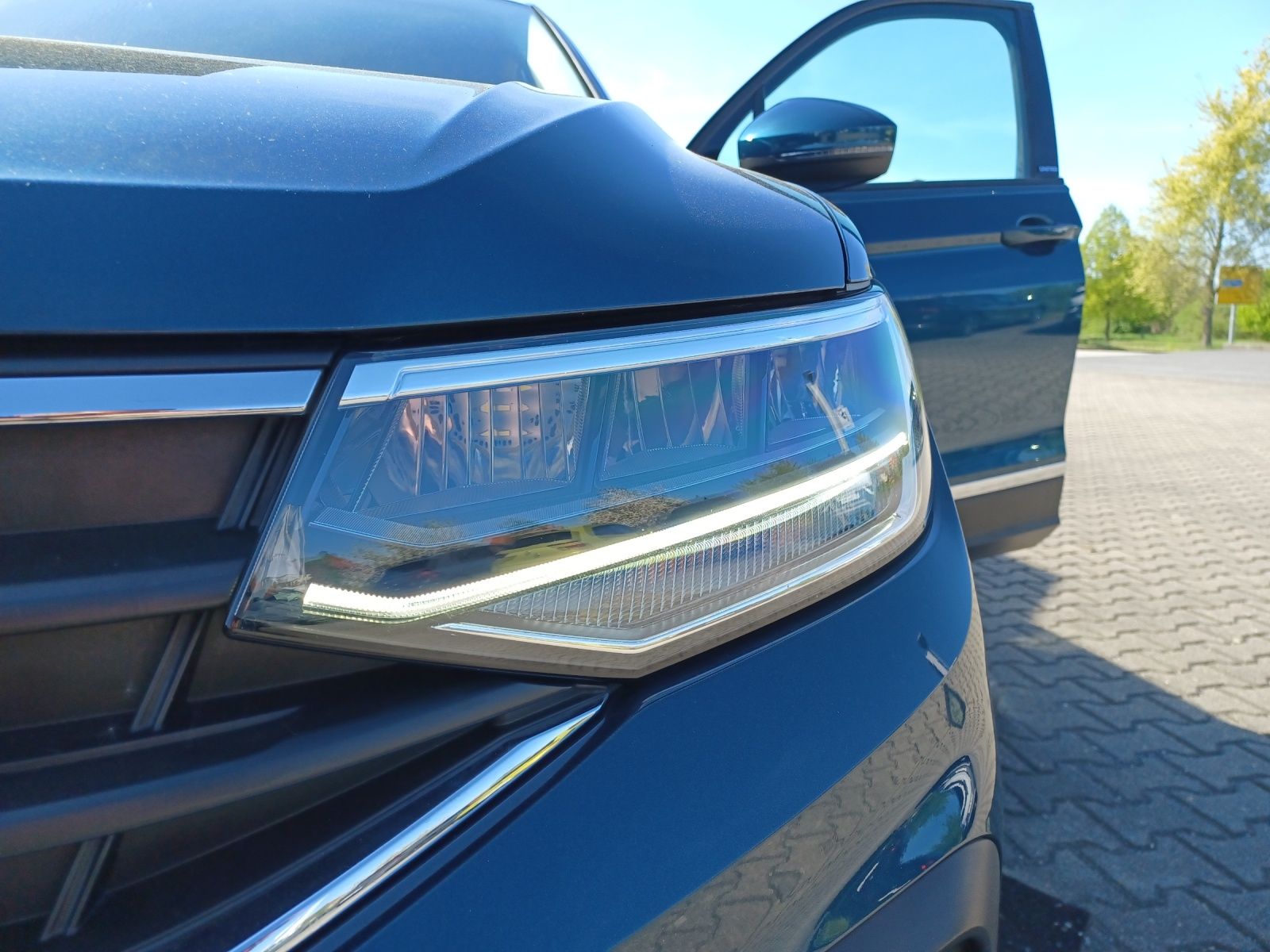 Fahrzeugabbildung Volkswagen Tiguan TSI United LED Navi ACC PDC SH LM