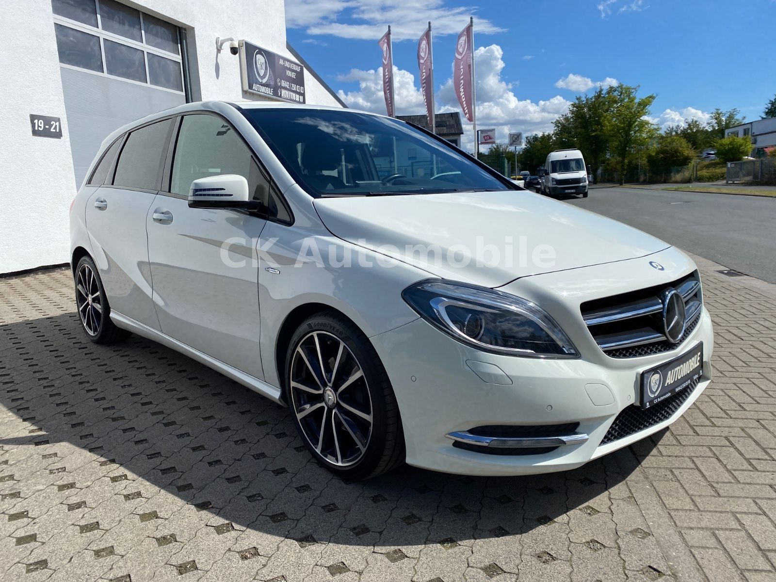 Fahrzeugabbildung Mercedes-Benz B200 Automatik Night-Paket/Leder/Bi-Xenon/Kamera