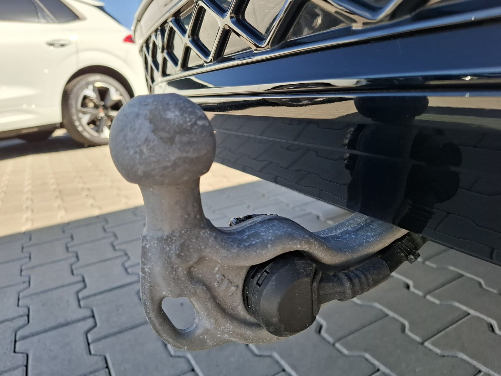 Fahrzeugabbildung Volkswagen Tiguan 2.0 TDI 4M R-Line BLACK*PAN*HK*AHK*MATRIX