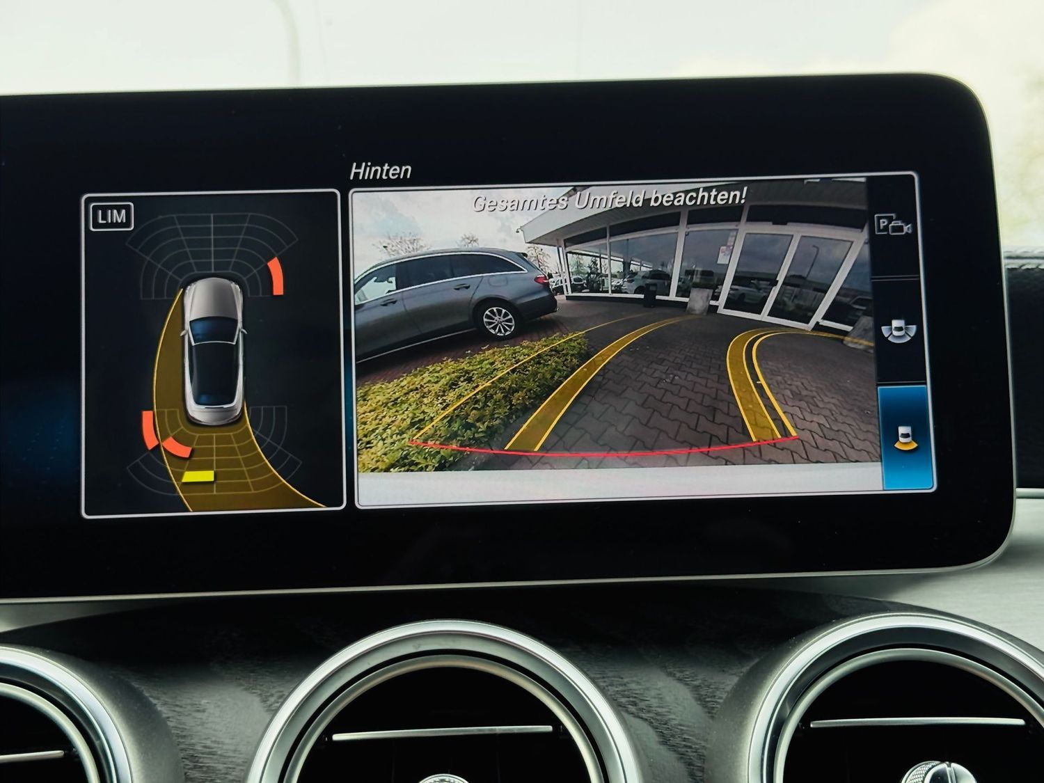 Fahrzeugabbildung Mercedes-Benz C 200 CABRIO AMG, Autom., Multibeam, RFK, Tot, N
