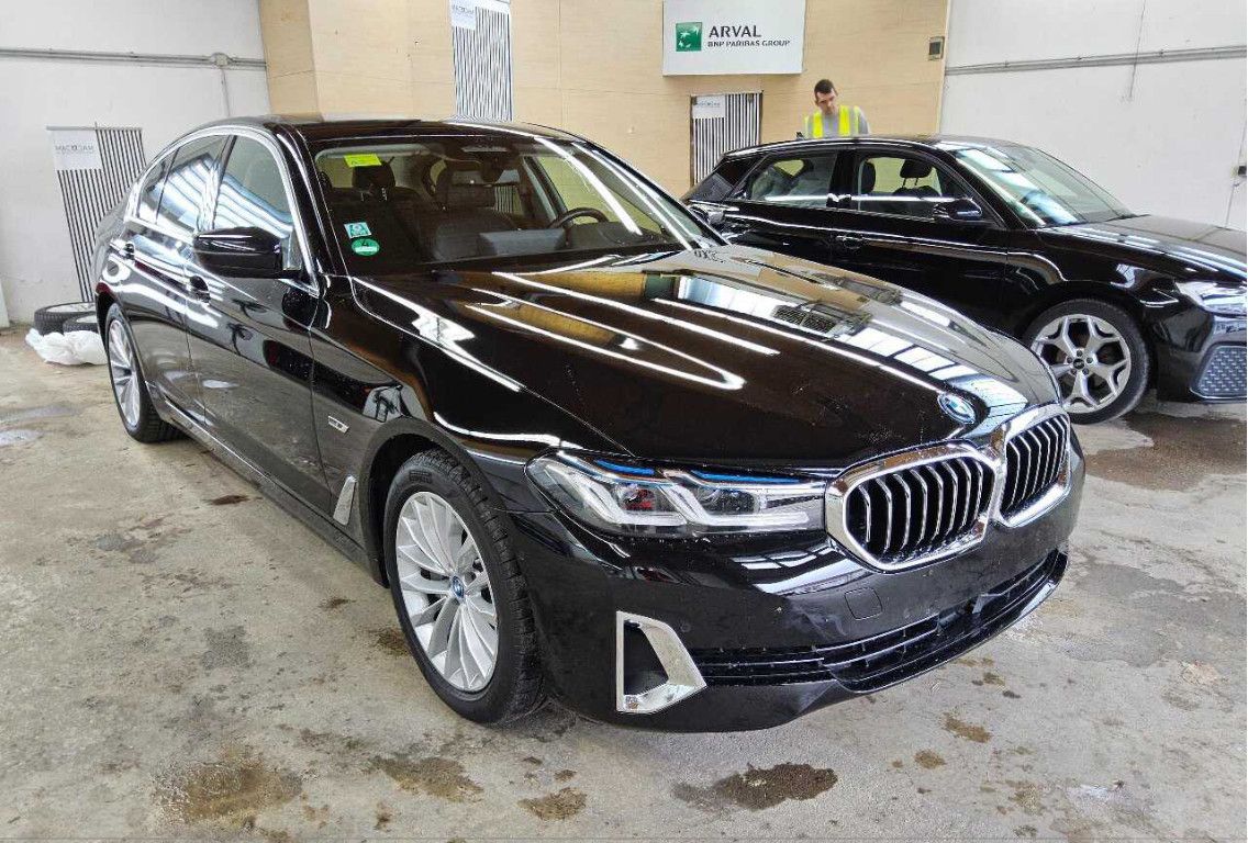 BMW 530e AT8 Luxury LASER/ACC/HUD/H&K/LEDER/MASS/18" imagem 3