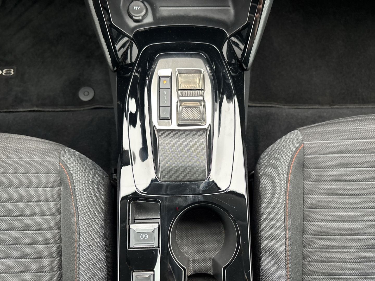 Fahrzeugabbildung Peugeot 208 e- Active Pack Elektromotor 136