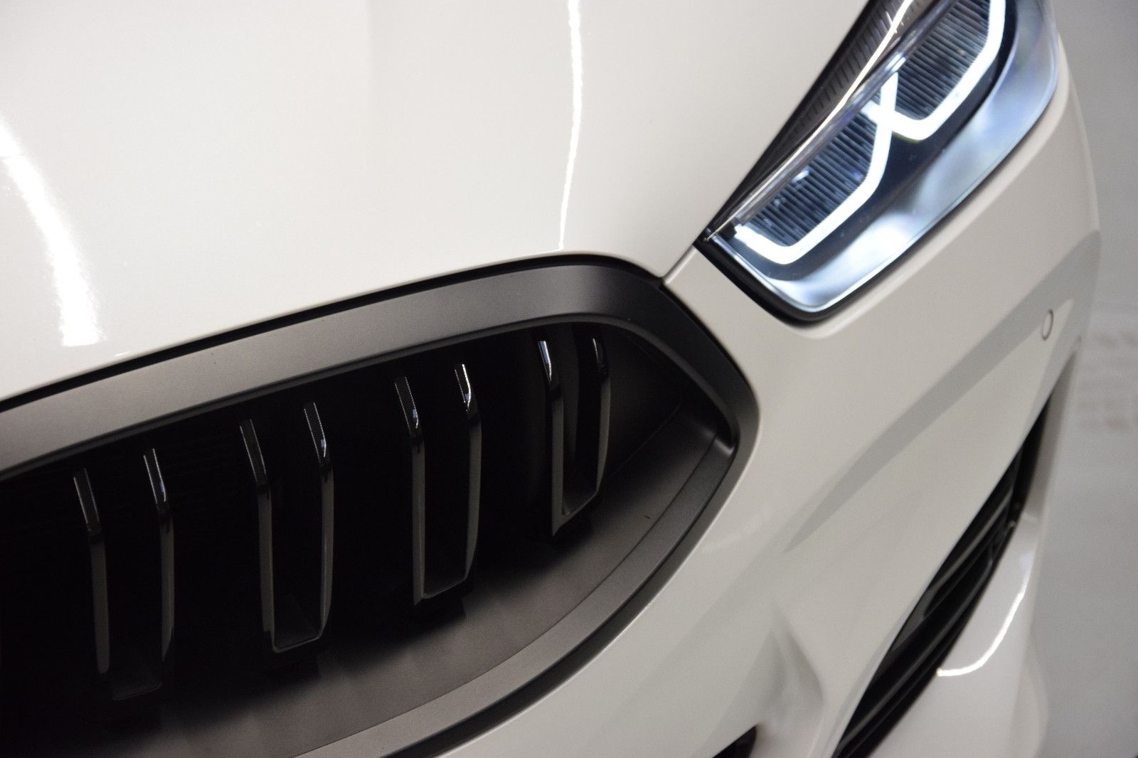 Fahrzeugabbildung BMW 840i M Sport Pro Cabrio HuD Sitzlklima Laser B&W