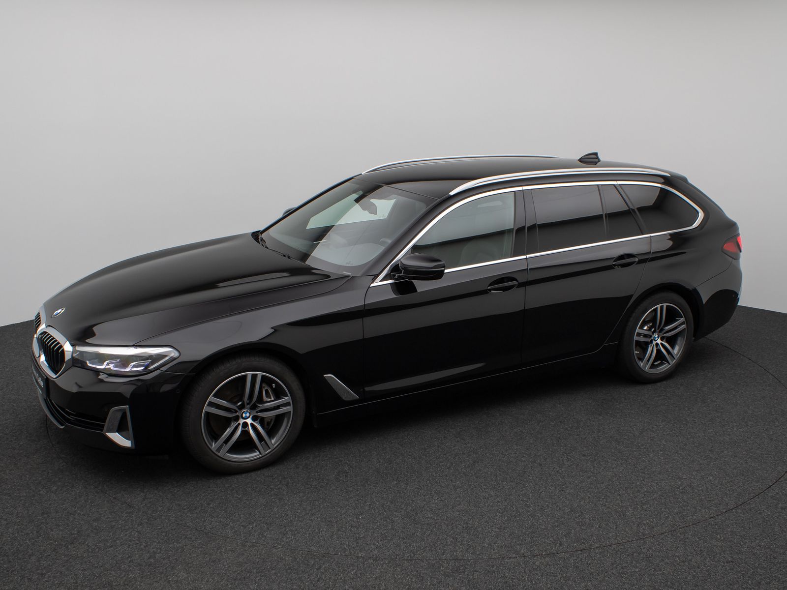 Fahrzeugabbildung BMW 530d xD  Luxury Line Kamera DAB H/K Lenkrhzg AHK