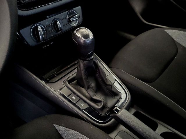 Fabia 1.0 MPI Essence ParkPilot Klima Bluetooth