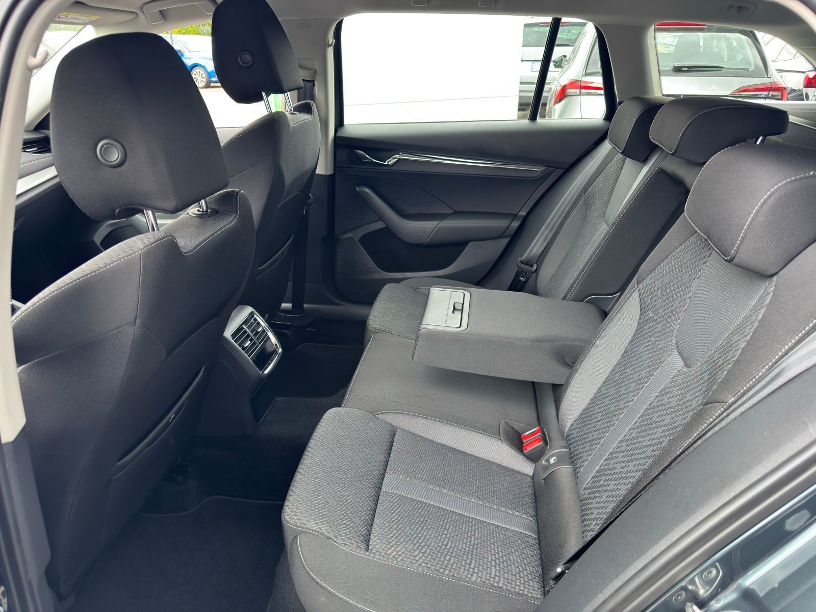 Fahrzeugabbildung SKODA Octavia Combi 1.5 TSI 6-Gang*NAVI*AHK*Head-Up*Si