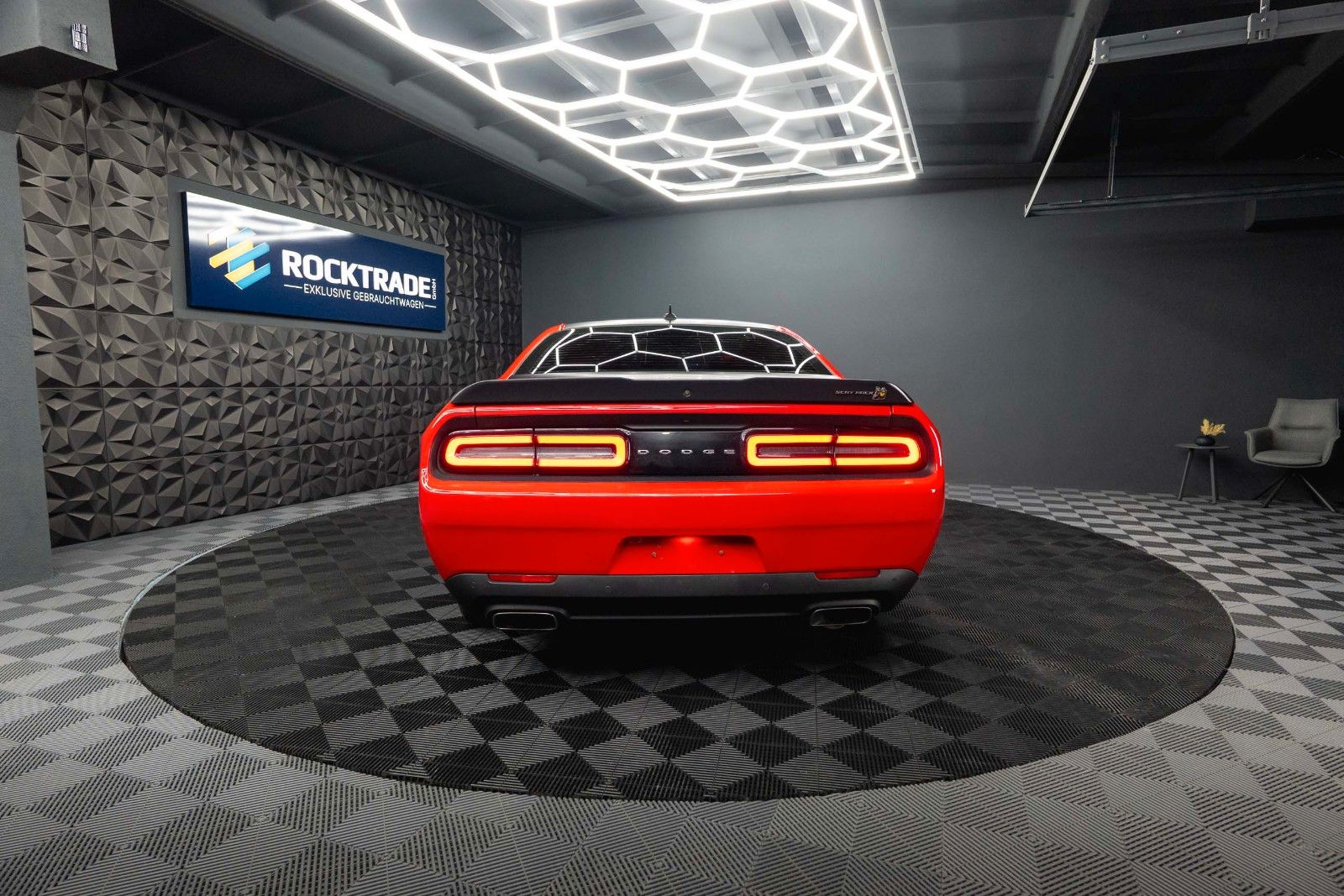 Fahrzeugabbildung Dodge Challenger 6.4 V8 SRT 392 R/T SCATPACK RED DEVIL