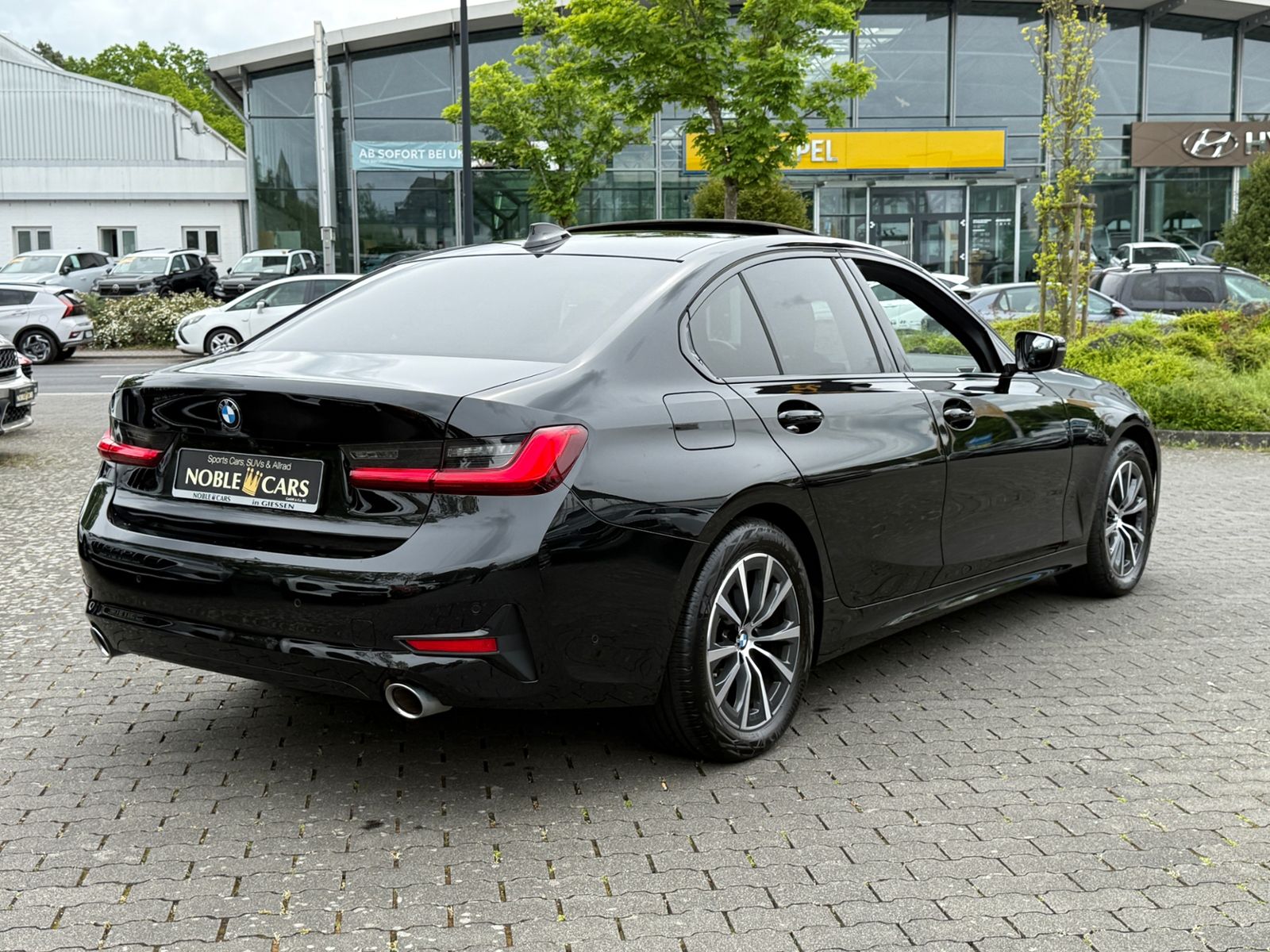 Fahrzeugabbildung BMW 320i  Sport Line GSD ACC HUD LASER 360°