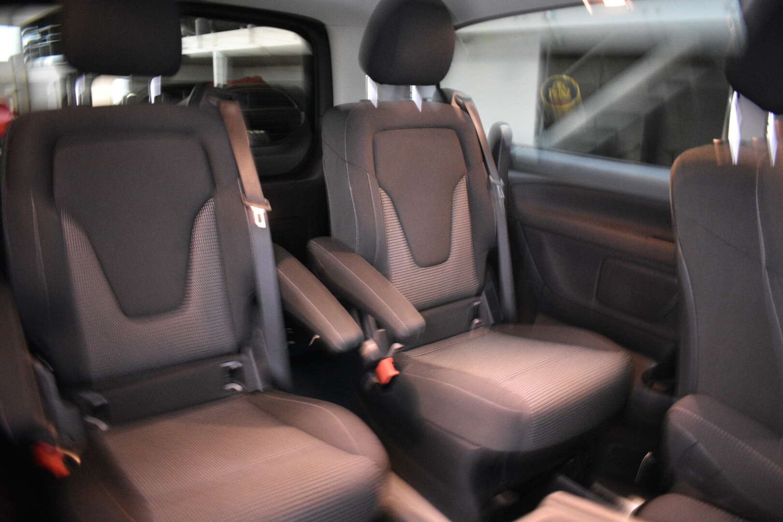 Fahrzeugabbildung Mercedes-Benz V300d 4Mat Edit Extralang AMG 19"+NIGHT+AHK+LED+