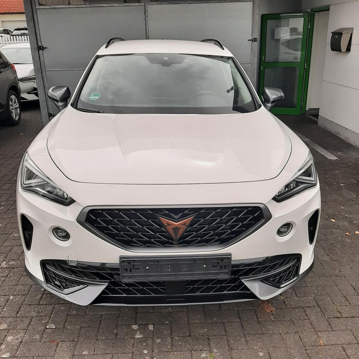 Cupra Formentor 1,5TSI SPORT LED-AHK-NAVI-18" ALU-PDC