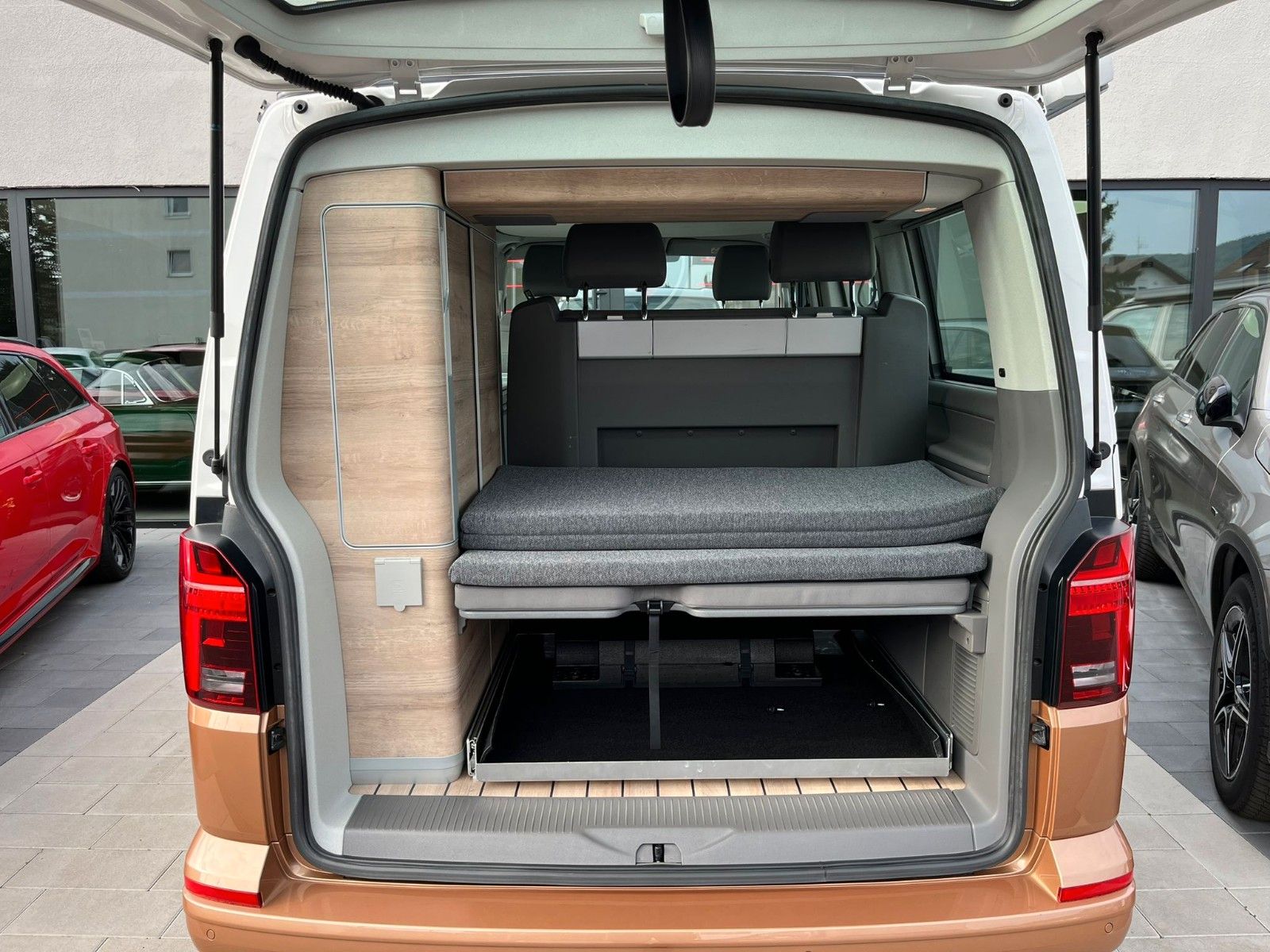Fahrzeugabbildung Volkswagen T6 2.0TDI California 4Motion Ocean