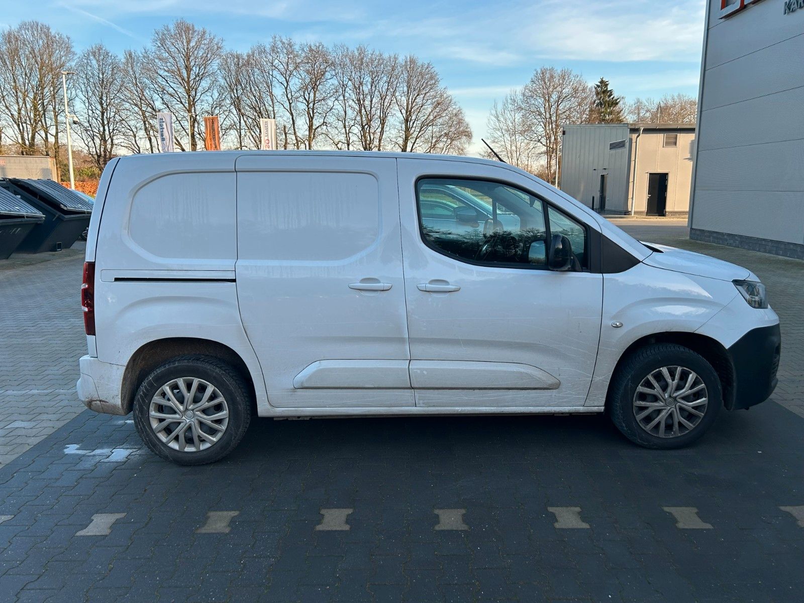 Fahrzeugabbildung Fiat Doblo Kastenwagen L1 1.5 BlueHDi 75 kW Unfall
