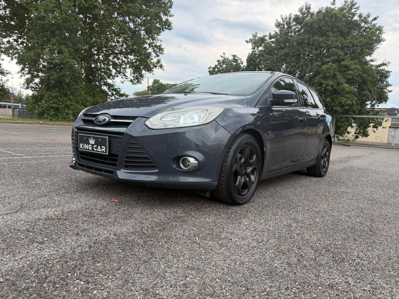 Ford Focus 2014 — interior