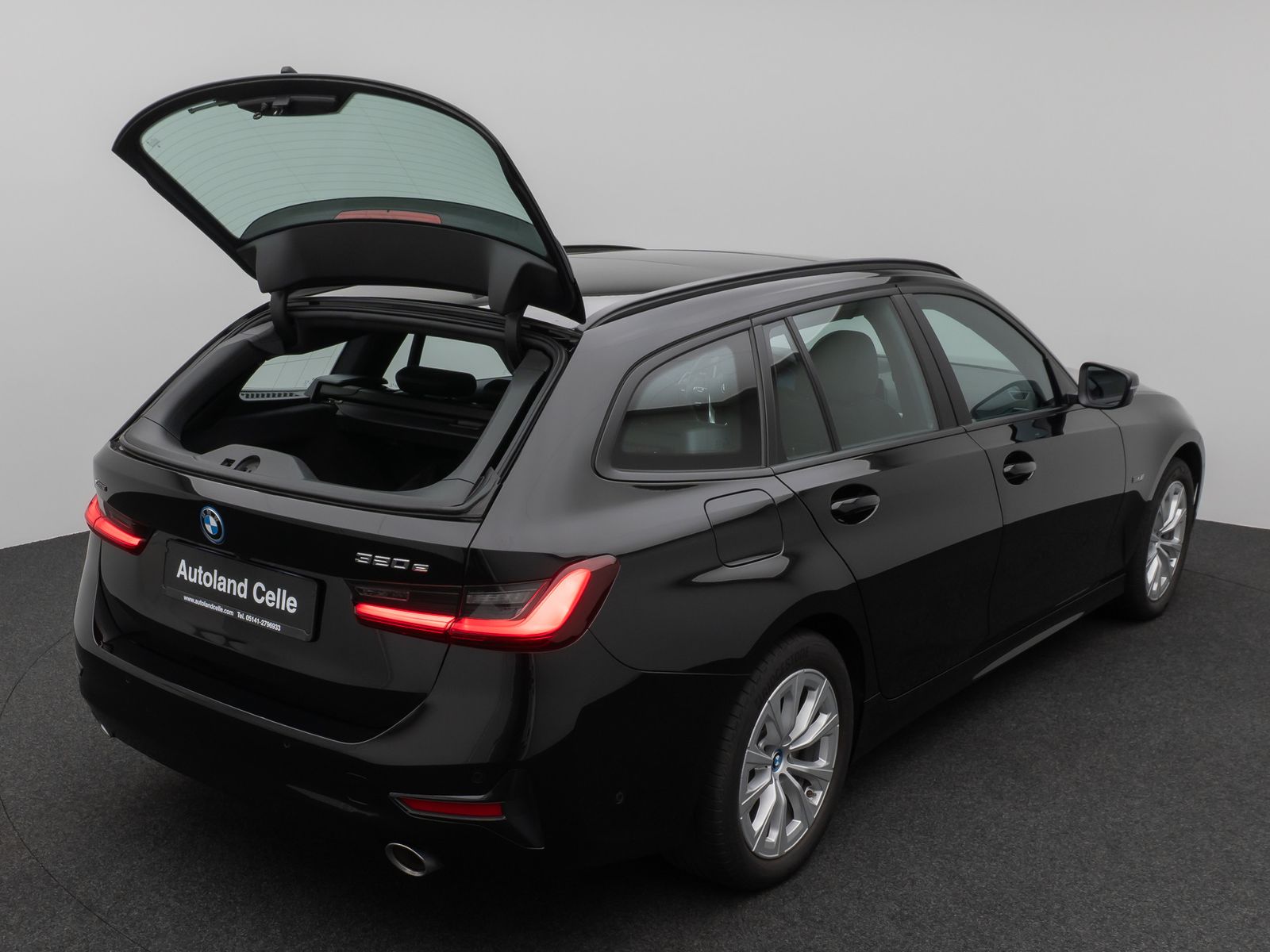 Fahrzeugabbildung BMW 320e xD Panorama Kamera DAB HiFi Alarm Sport LED