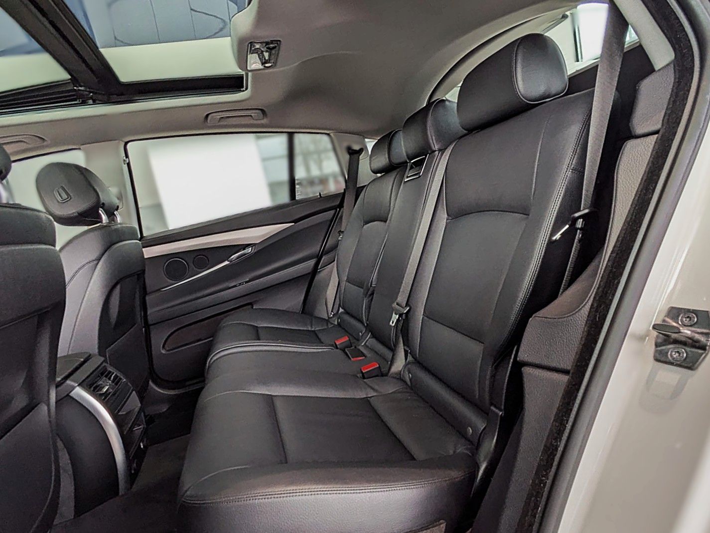 Fahrzeugabbildung BMW 530d GT xDRIVE LEDER PANO NAVI HiFi HUD STANDH.