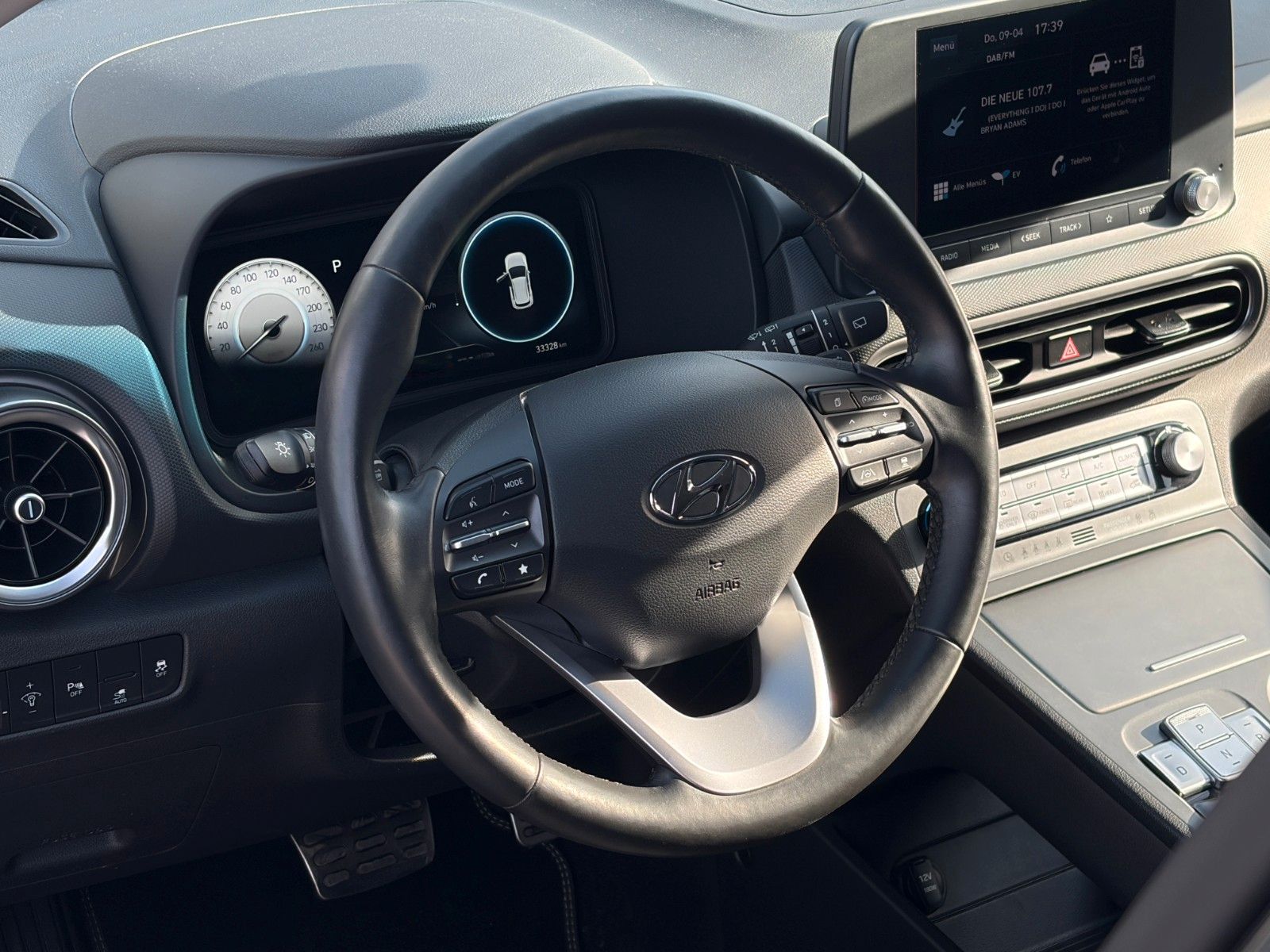 Fahrzeugabbildung Hyundai KONA E Select SHZ LHZ LKA LFA ACC Navi CarPlay