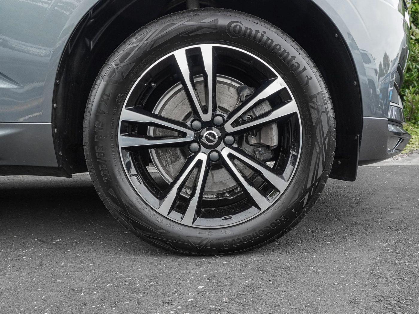 Volvo XC60 B4 D AWD Momentum Pro 19ZOLL FRONTHZG BLIS