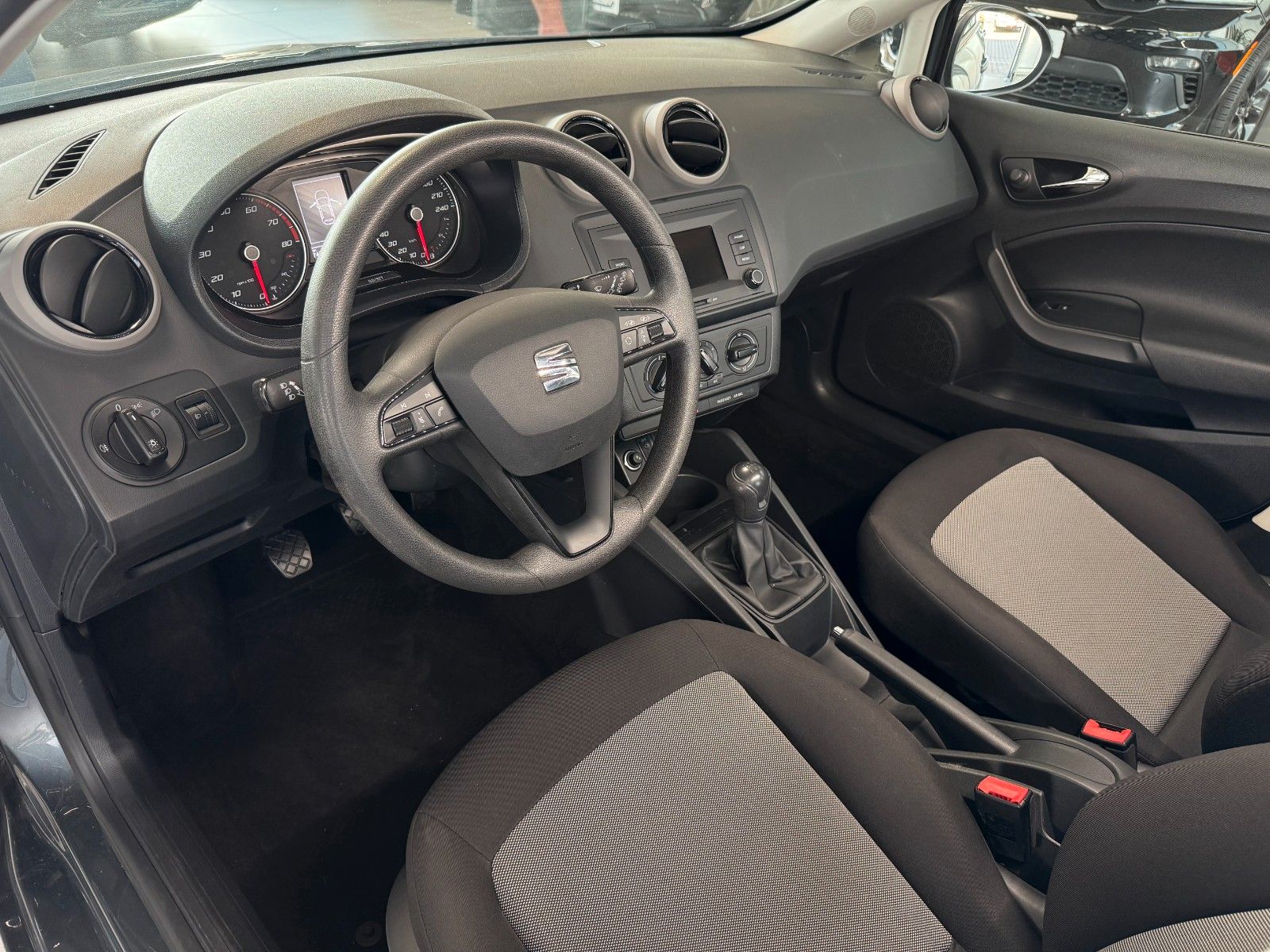 Fahrzeugabbildung SEAT Ibiza 1.0 Reference  "Klima LM Parksensoren hi."