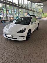 Tesla Model 3 Allradantrieb mit Dualmotor Performa...