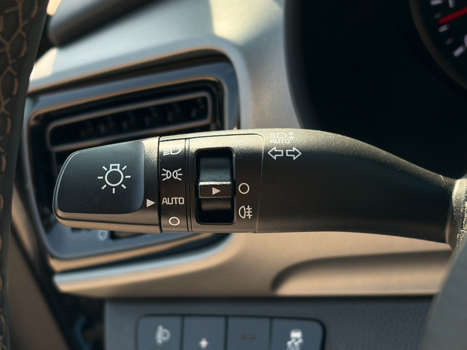 Fahrzeugabbildung Kia Stonic 1.2 Vision Temp. PDC LHZ SHZ LKA CarPlay