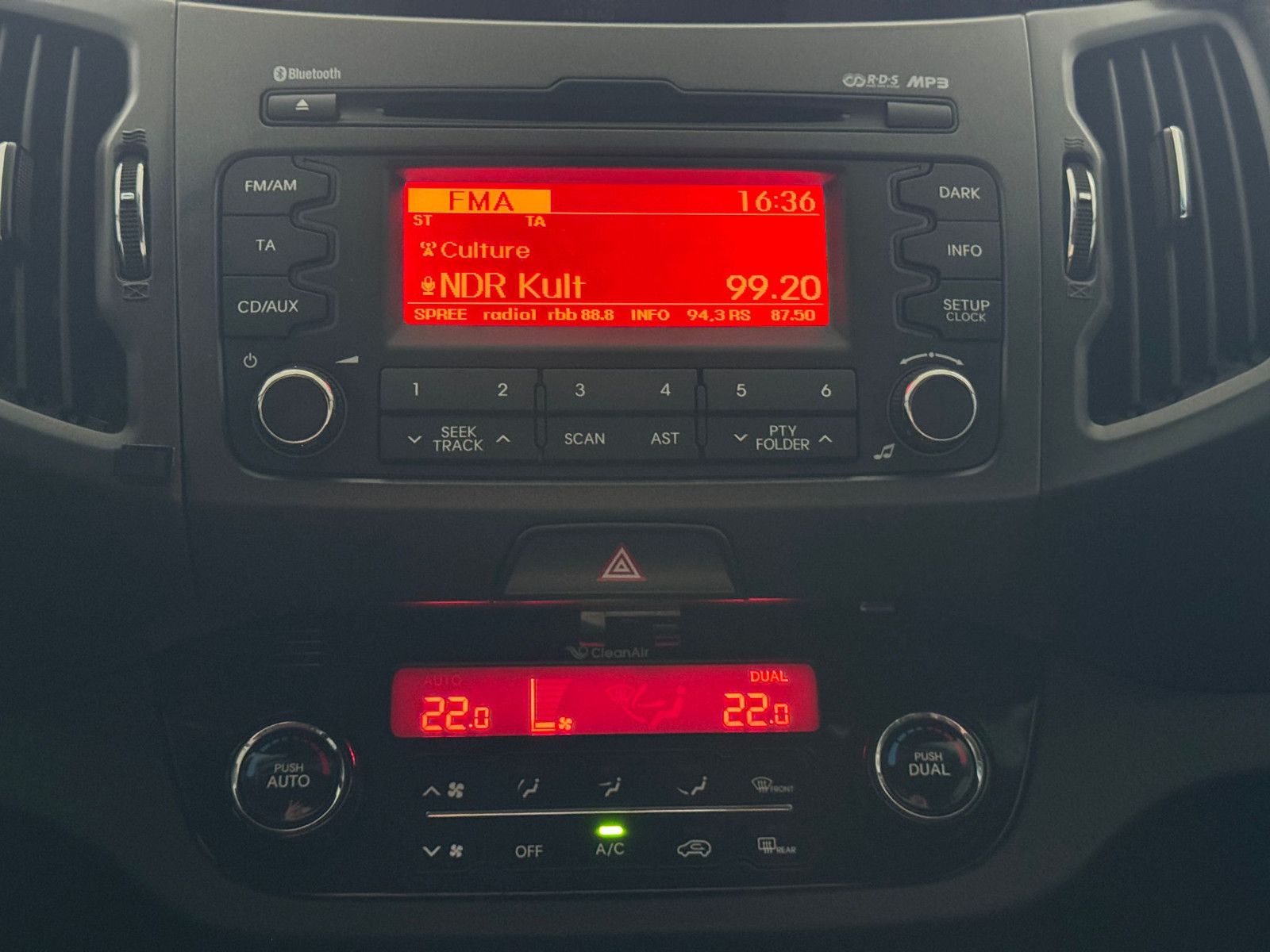 Kia Sportage 2.0 VISION 4WD AUTOMATIK UNFALLFREI 1H