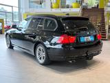 BMW 320d Touring xDrive *AHK*Leder*PDC*SHZ* - BMW 320 aus 2011: Kombi