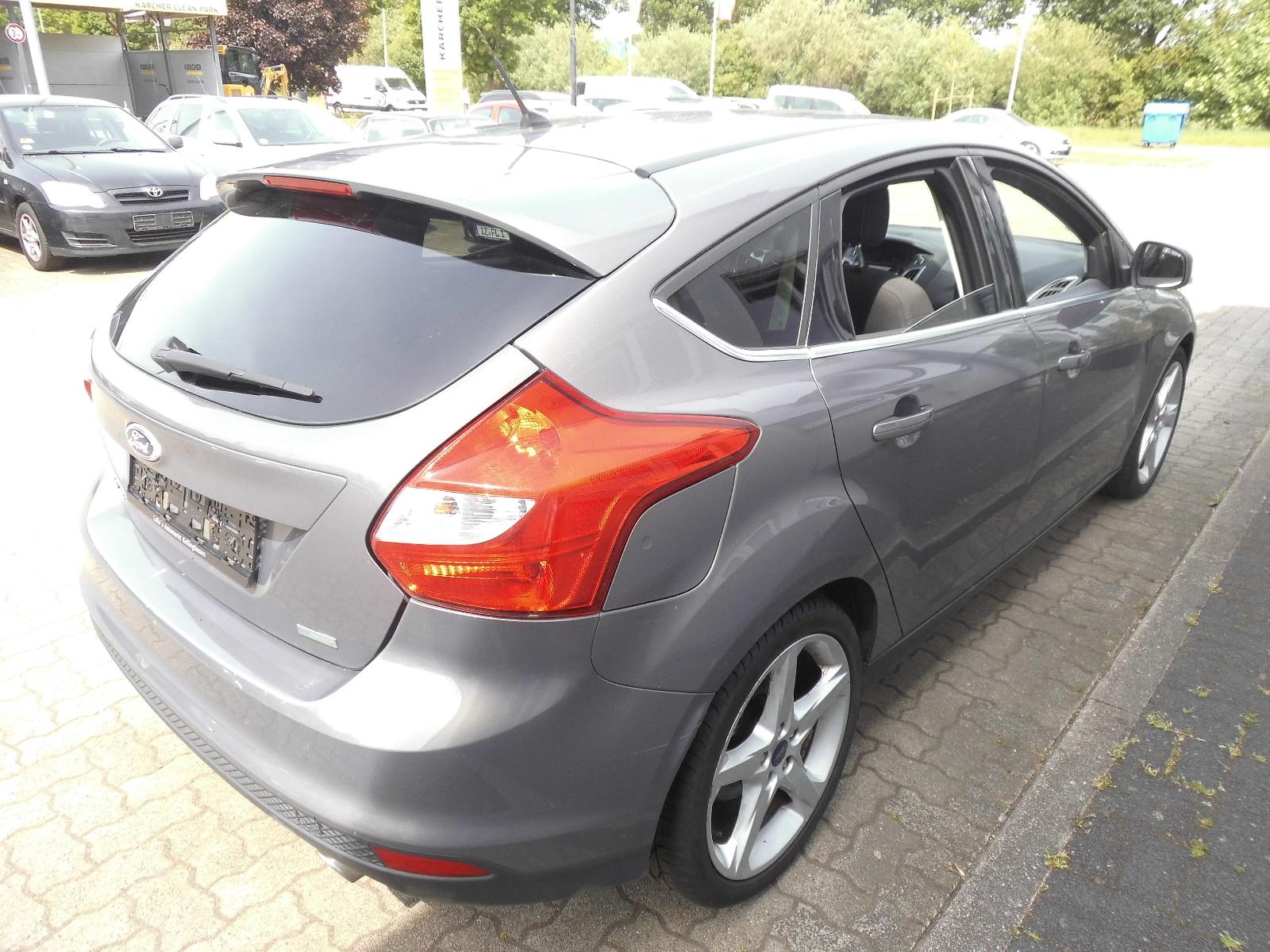 Ford Focus Lim. Titanium AHK,1.Hand