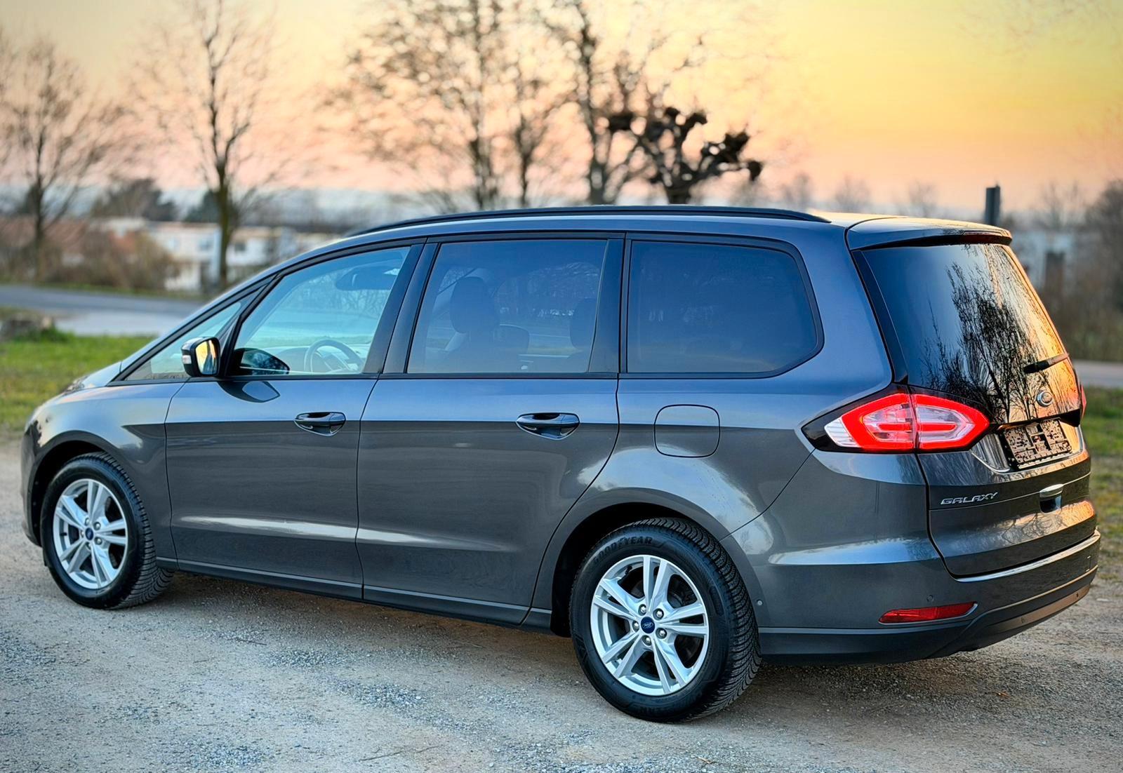 Ford Galaxy 7 Sitzplätze, Rückfahrkamera,El-Heckklapp