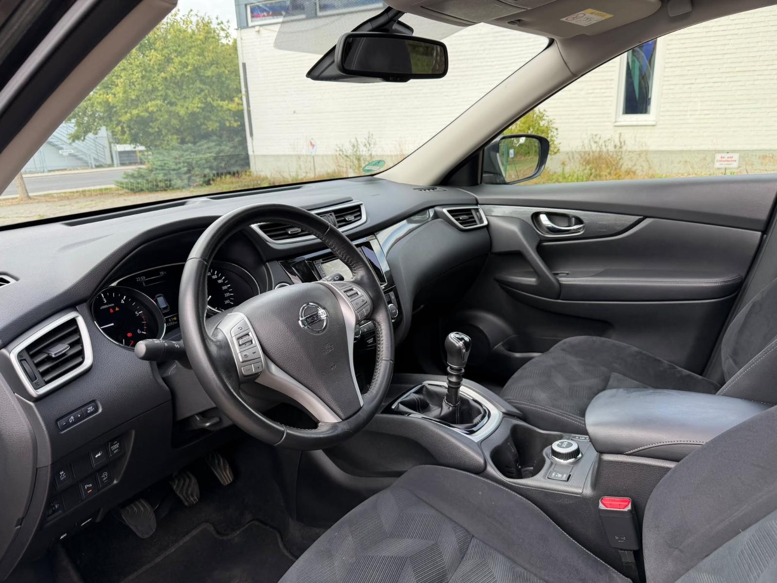 NISSAN X-TRAIL TEKNA 4X4 PANORAMIQUE GPS | 131 ch | BVM | HAYON ÉLECTRIQUE | VOLANT EN CUIR