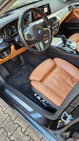 BMW 530e - Massage, SoftClose, TOP Zustand!  - BMW 530 mit Hybrid-Antrieb: Schiebedach