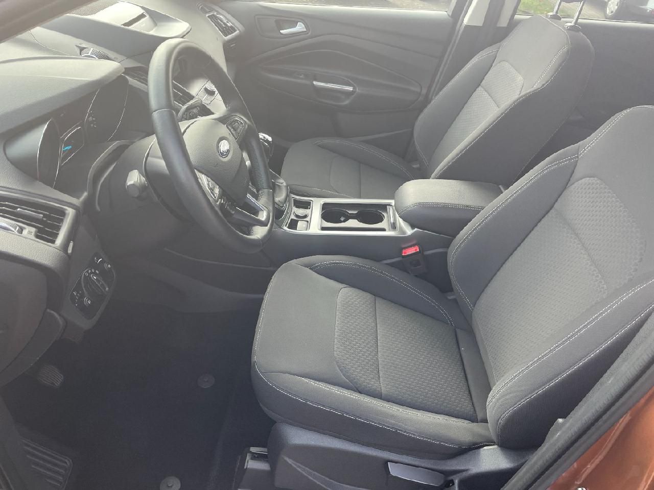 Fahrzeugabbildung Ford Kuga Winterpaket, Navi, Klimaautom.