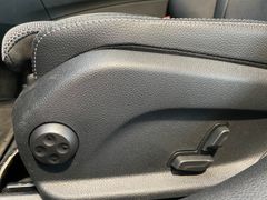 Fahrzeugabbildung Mercedes-Benz C 250 d T Autom. LED Navi Kamera Sitzhzg 17" PDC