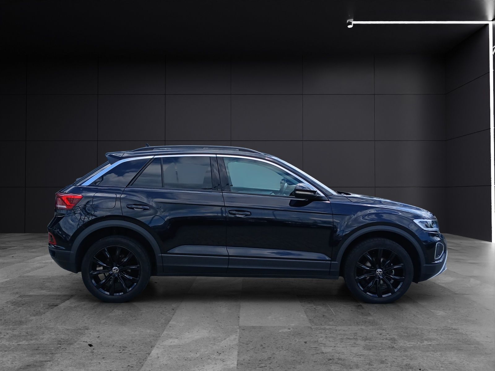 Fahrzeugabbildung Volkswagen T-Roc TSI Life DSG LED AHK Navi AID ACC RFK SH 1