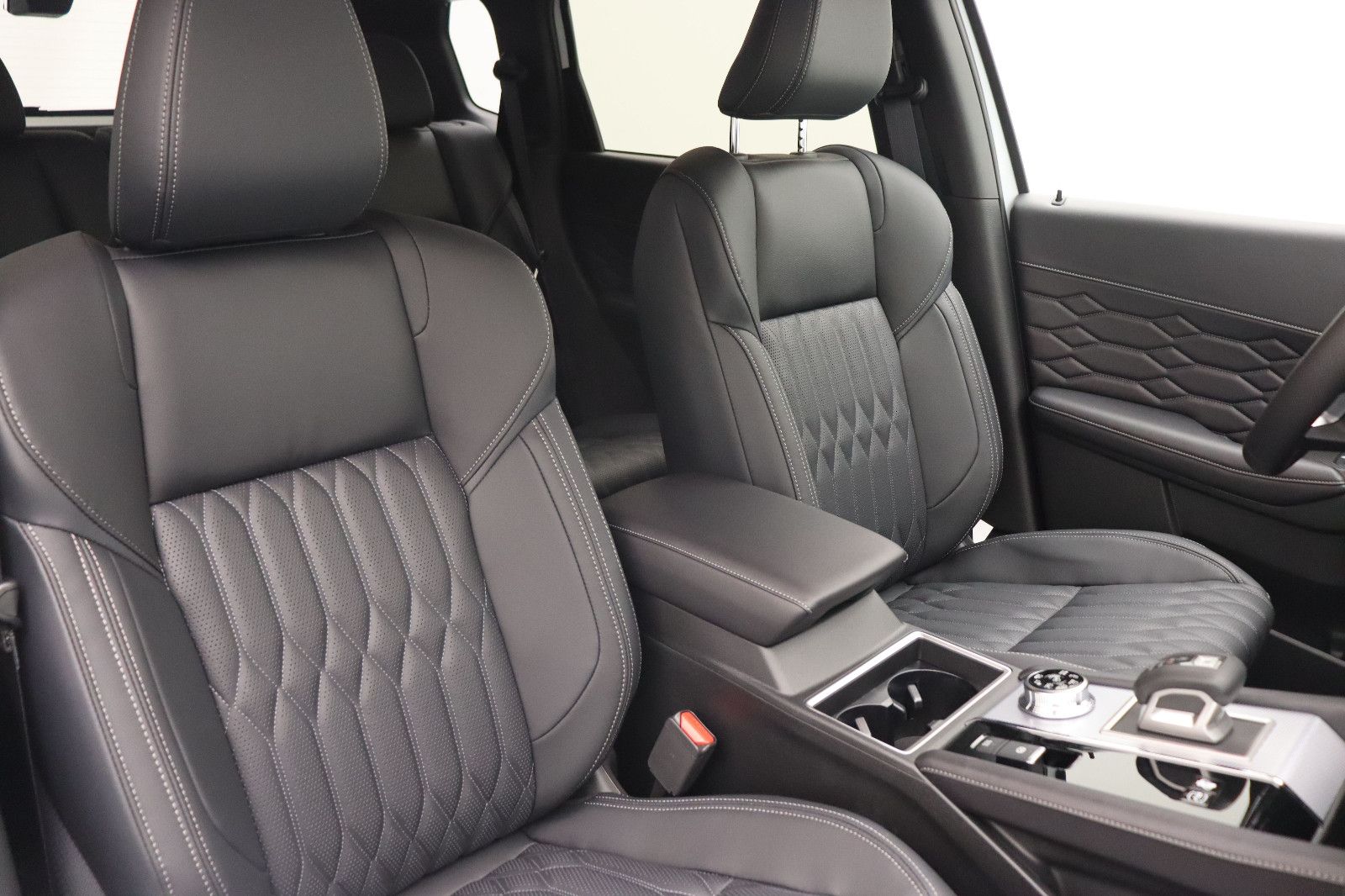 Fahrzeugabbildung Mitsubishi Outlander 2.4 PHEV Top 4WD