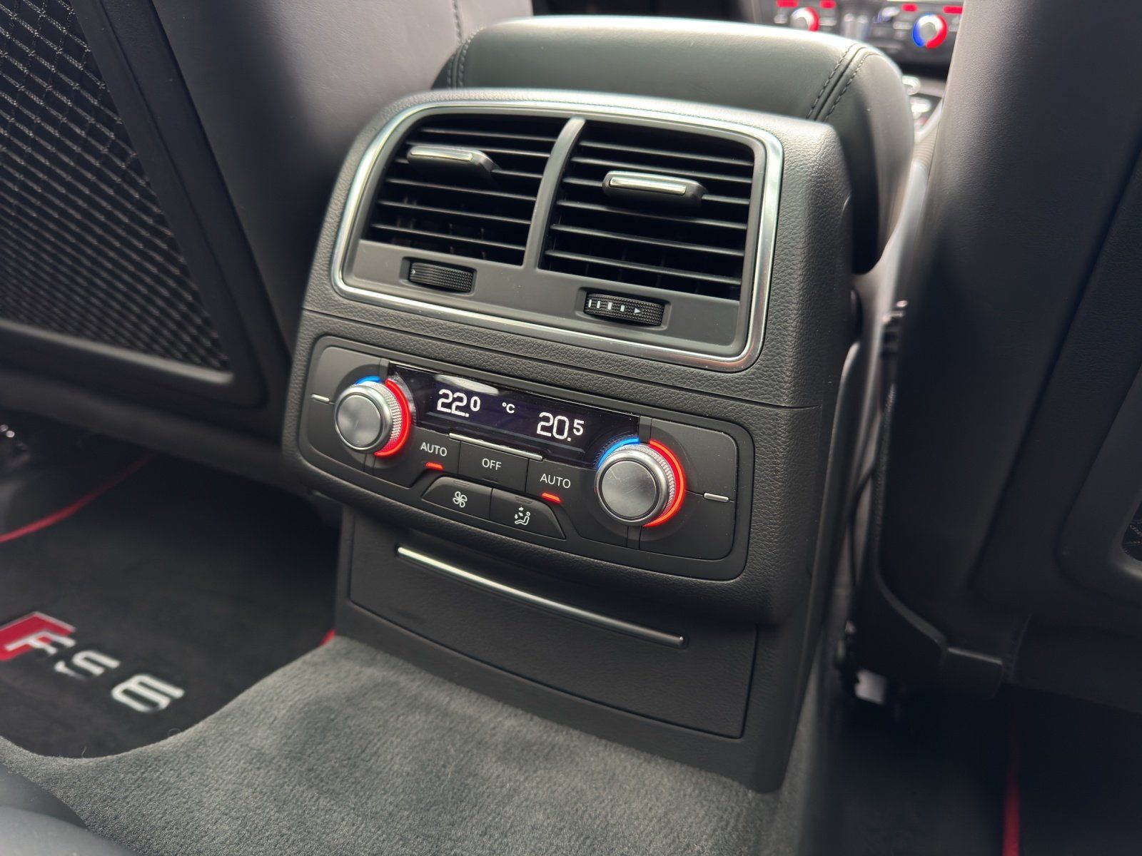 Fahrzeugabbildung Audi RS 6 Avant/CARBON/PANO-DACH/HUD/BOSE/KAMERA/21"/