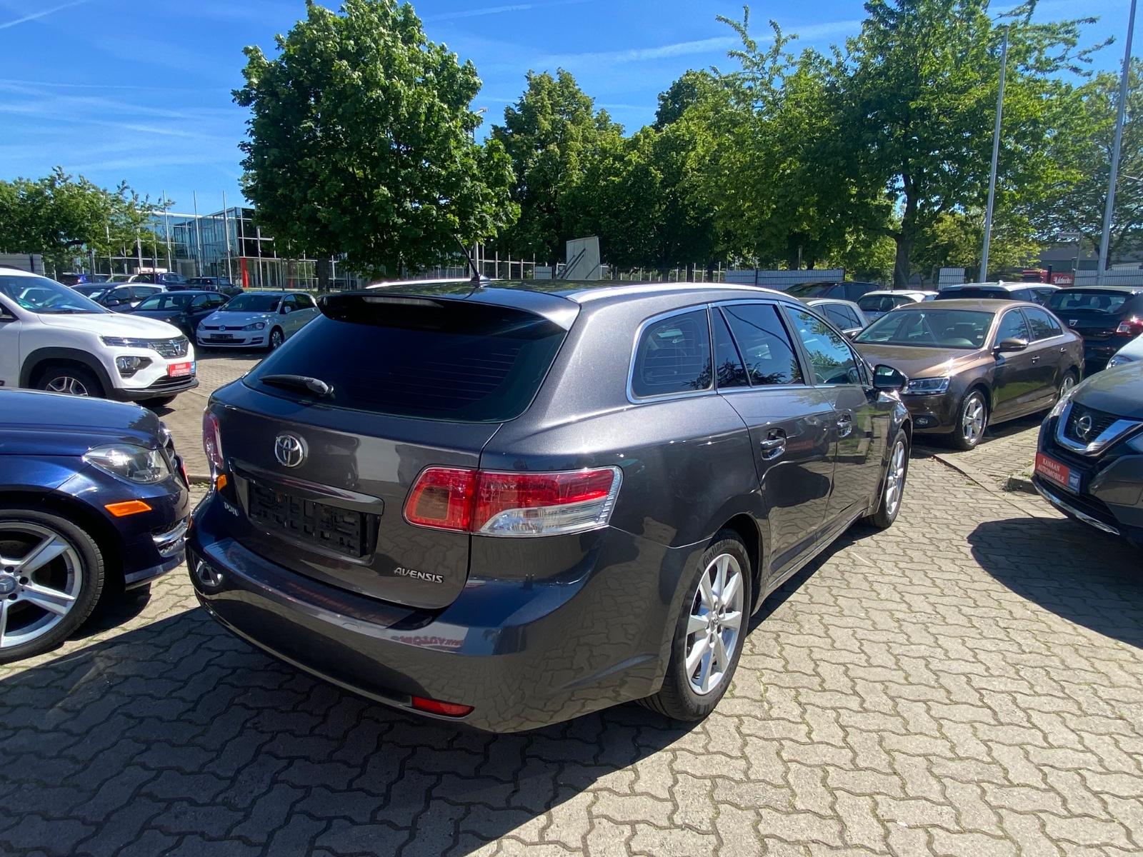 Toyota Avensis 2011 — photo 24