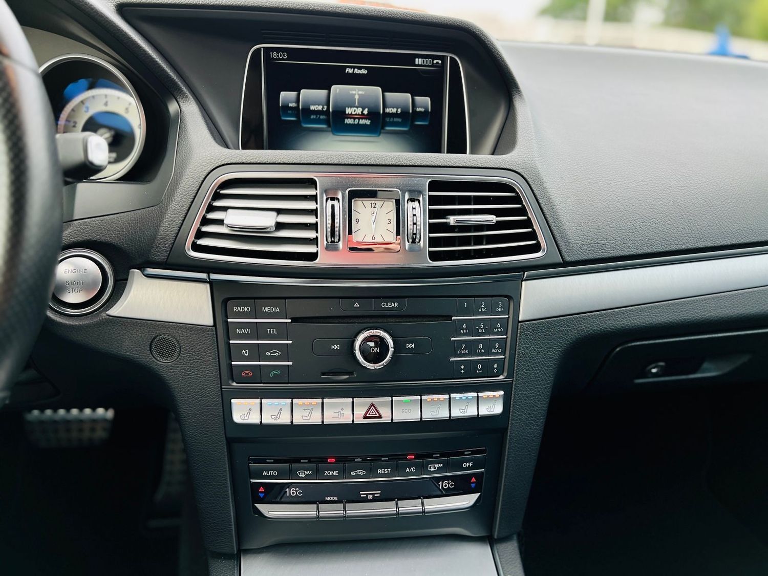 Fahrzeugabbildung Mercedes-Benz E 500 CABRIO AMG - Distronic, 360°, LED, Memory,