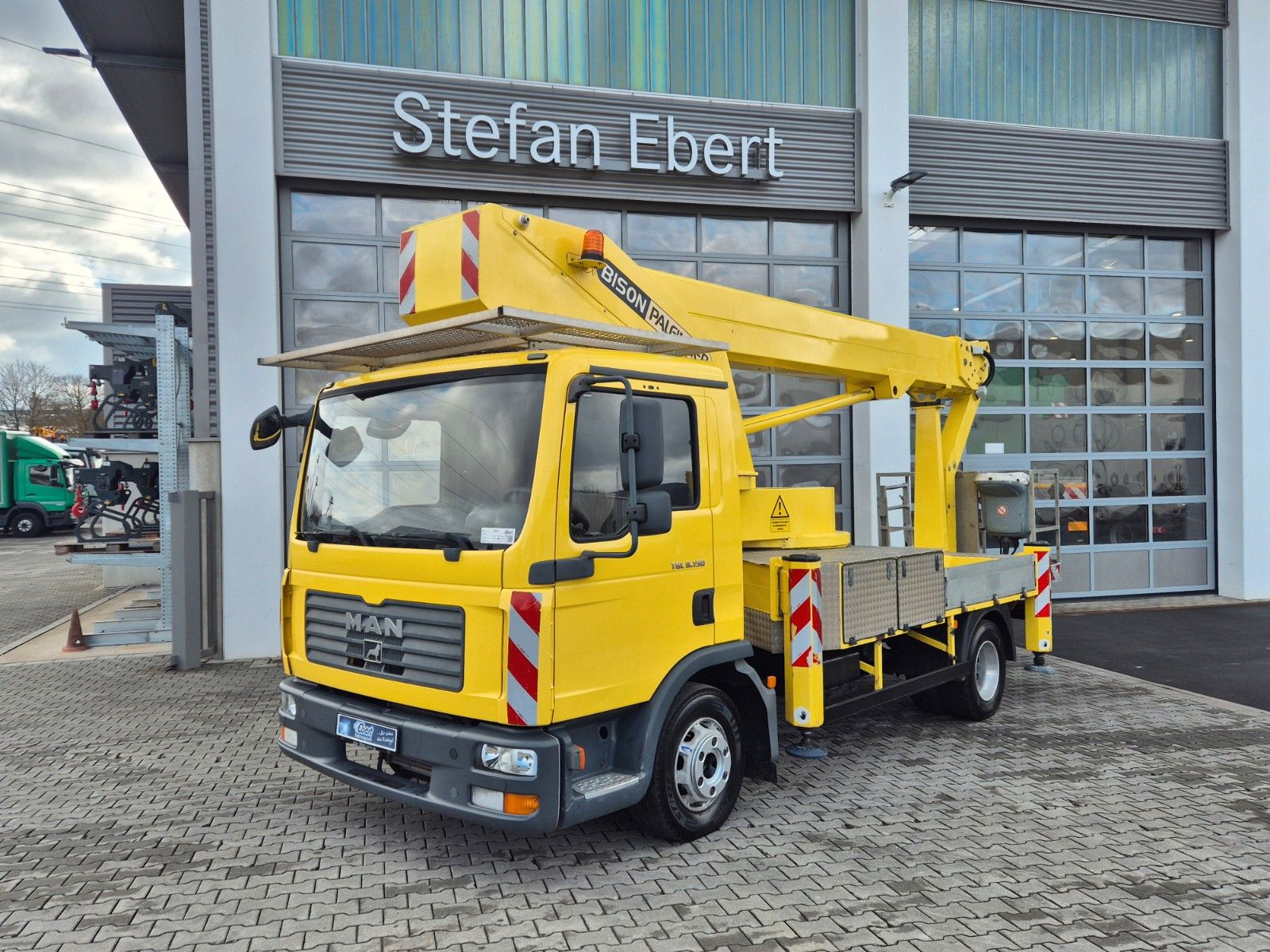Fahrzeugabbildung MAN TGL 8.150 4x2 Bison Palfinger TKA 30