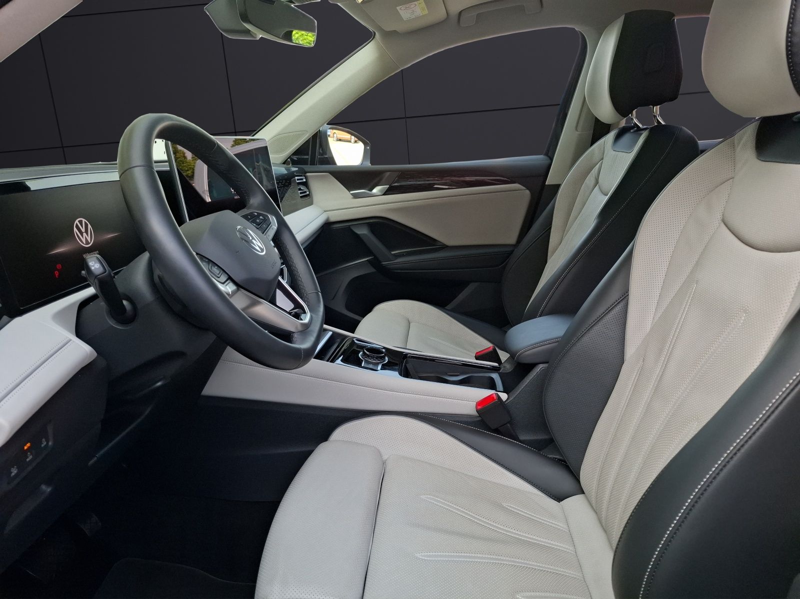 Fahrzeugabbildung Volkswagen Tiguan TDI Elegance DSG Matrix STH AHK Navi Pano