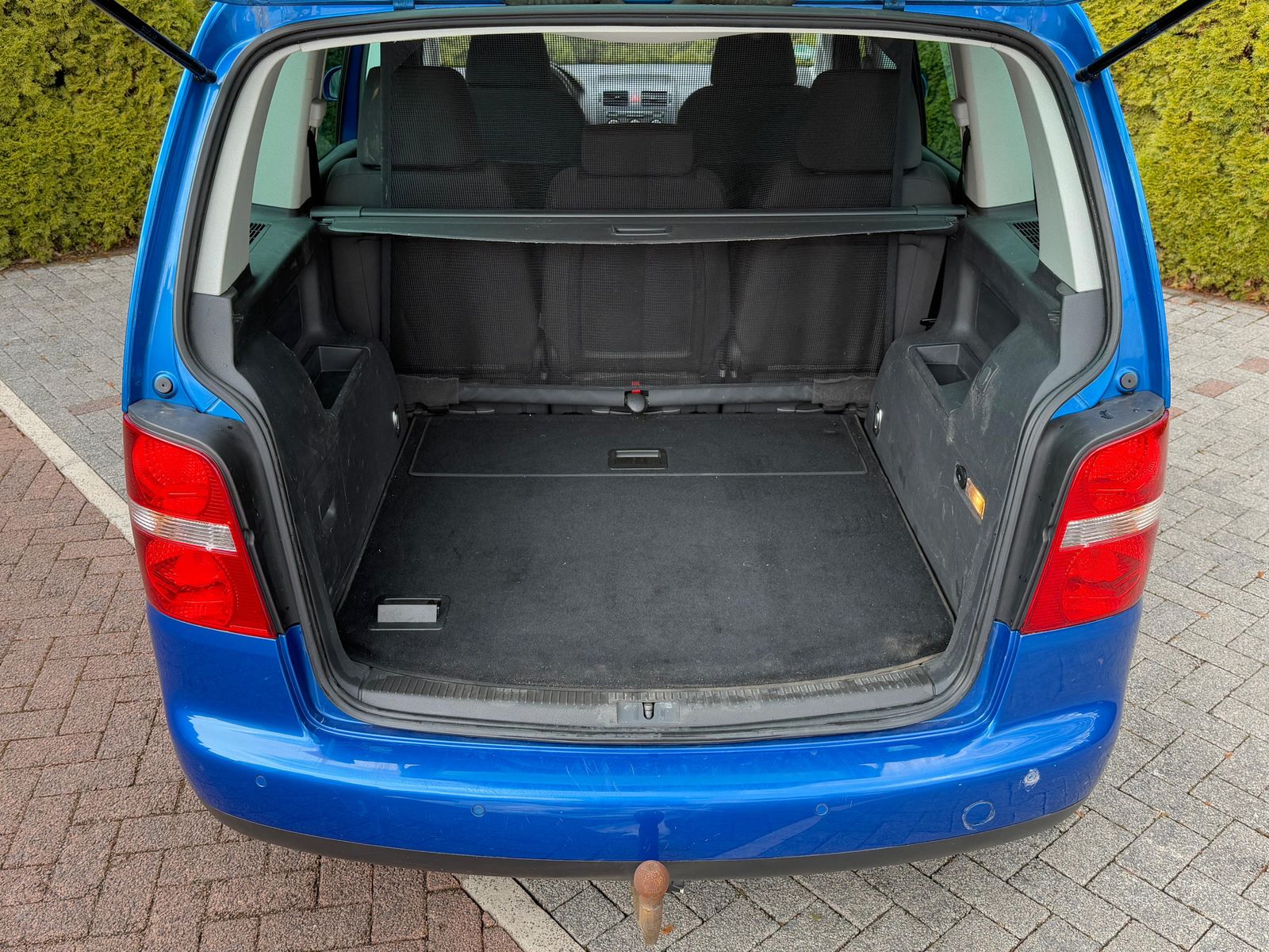 Fahrzeugabbildung Volkswagen Touran 2.0 FSI Goal NAVI+AHK+PDC+TEMP+ALLWETTER+