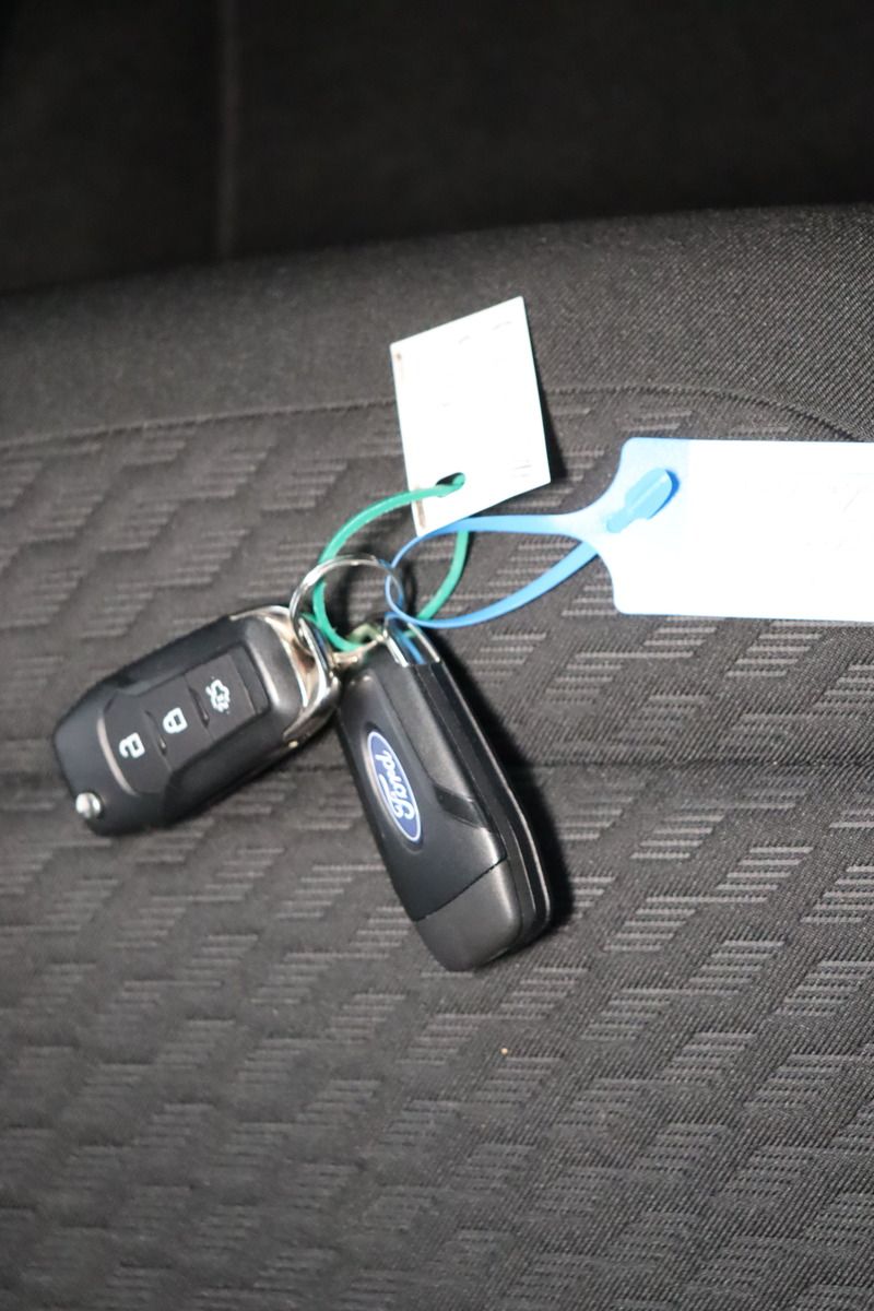 Fahrzeugabbildung Ford Puma 1.0 Eco Boost DCT Titanium