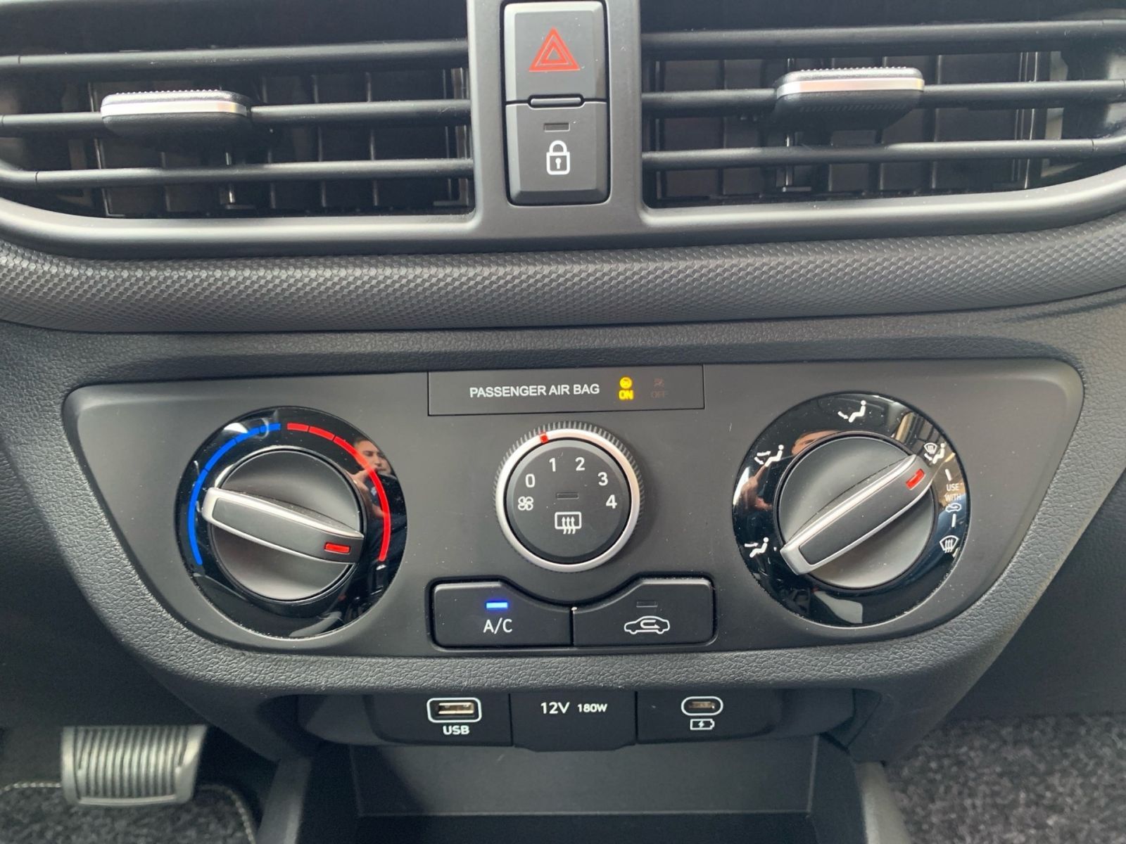 Fahrzeugabbildung Hyundai i10 Automatik 1.0 Trend Navi Kamera