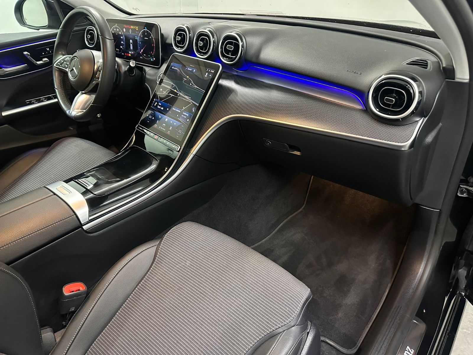 Fahrzeugabbildung Mercedes-Benz C 200 d T Autom. Avantgarde Standheizung