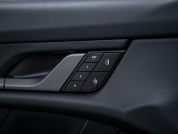 2026 Porsche TAYCAN 缩略图 16