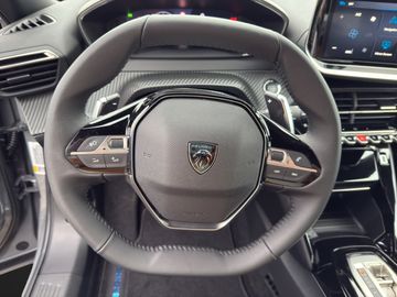 Peugeot 2008 1.2 136 Allure 1re +SHZ+ACC+SpurH+PDC+LED