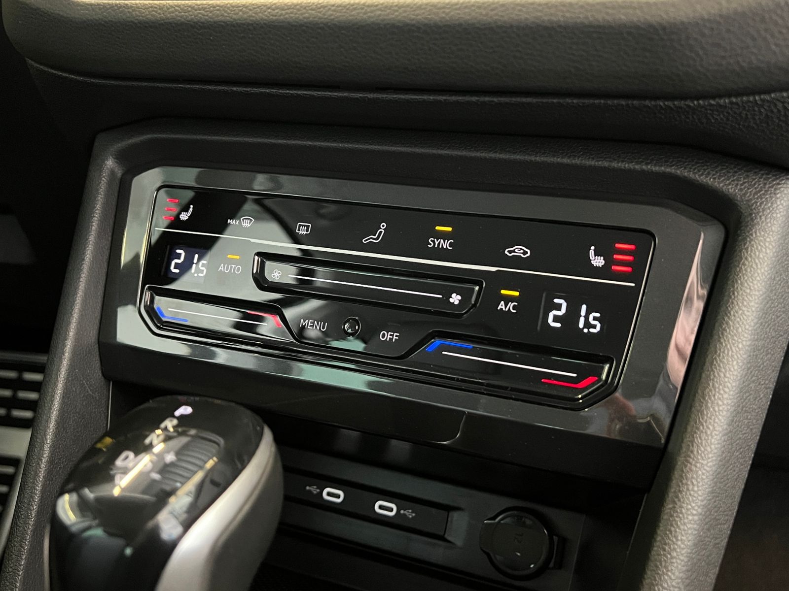 Fahrzeugabbildung Volkswagen Tiguan MOVE 1.5 TSI DSG *AHK, LED, Navi, 17'-LM*