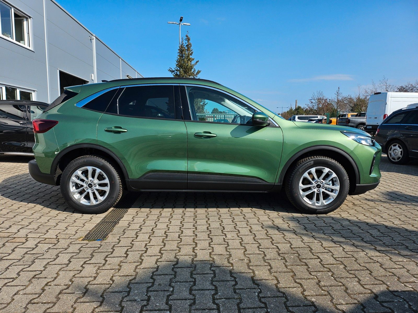 Fahrzeugabbildung Ford Kuga Hybrid Titanium