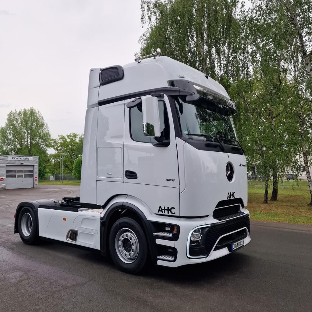 Fahrzeugabbildung Mercedes-Benz Actros 1851 LS 4x2 GIGA,Standklima,Nebenantrieb